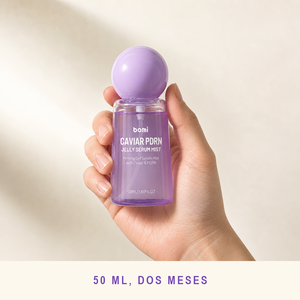 El frasco de 50 ml en la mano, como referencia de tamaño